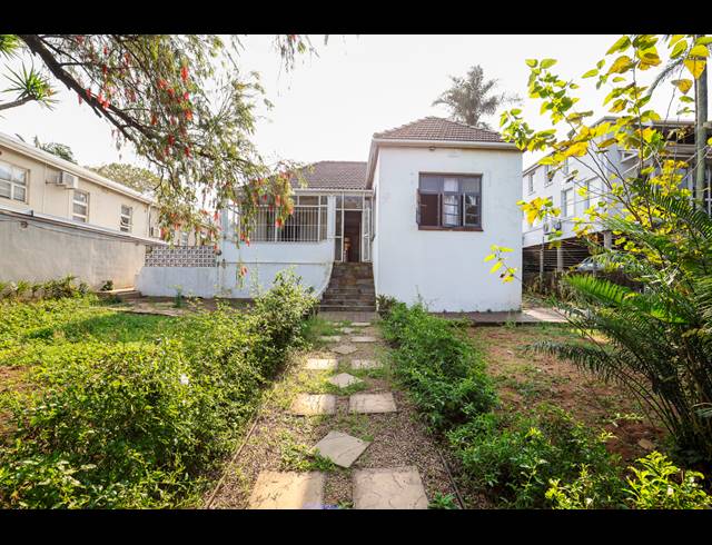 400M² BUILDING FOR SALE IN ESSENWOOD